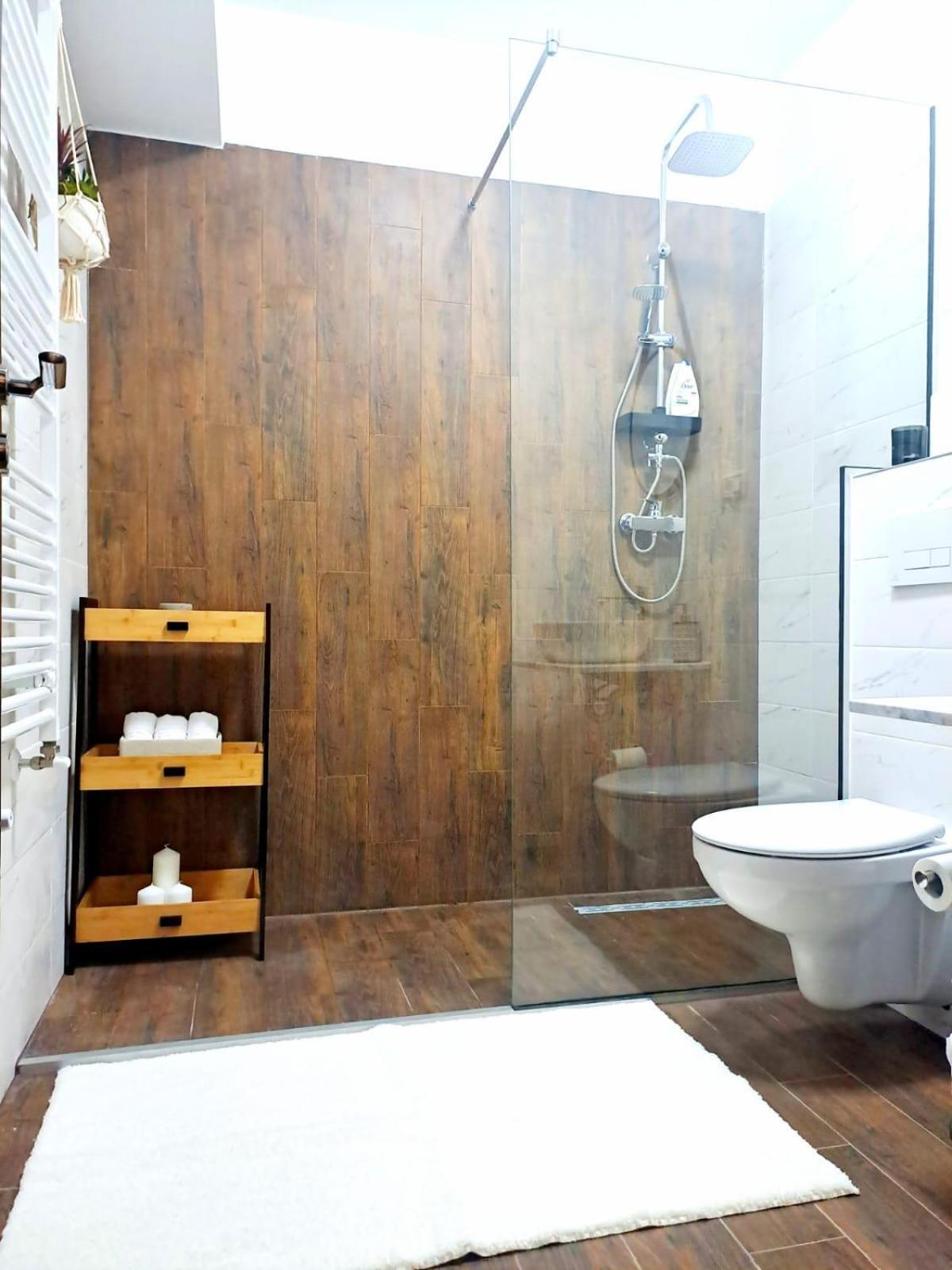 Mountain Breeze Luxury Apartment Ac & Parcare Privata Брашов Екстериор снимка