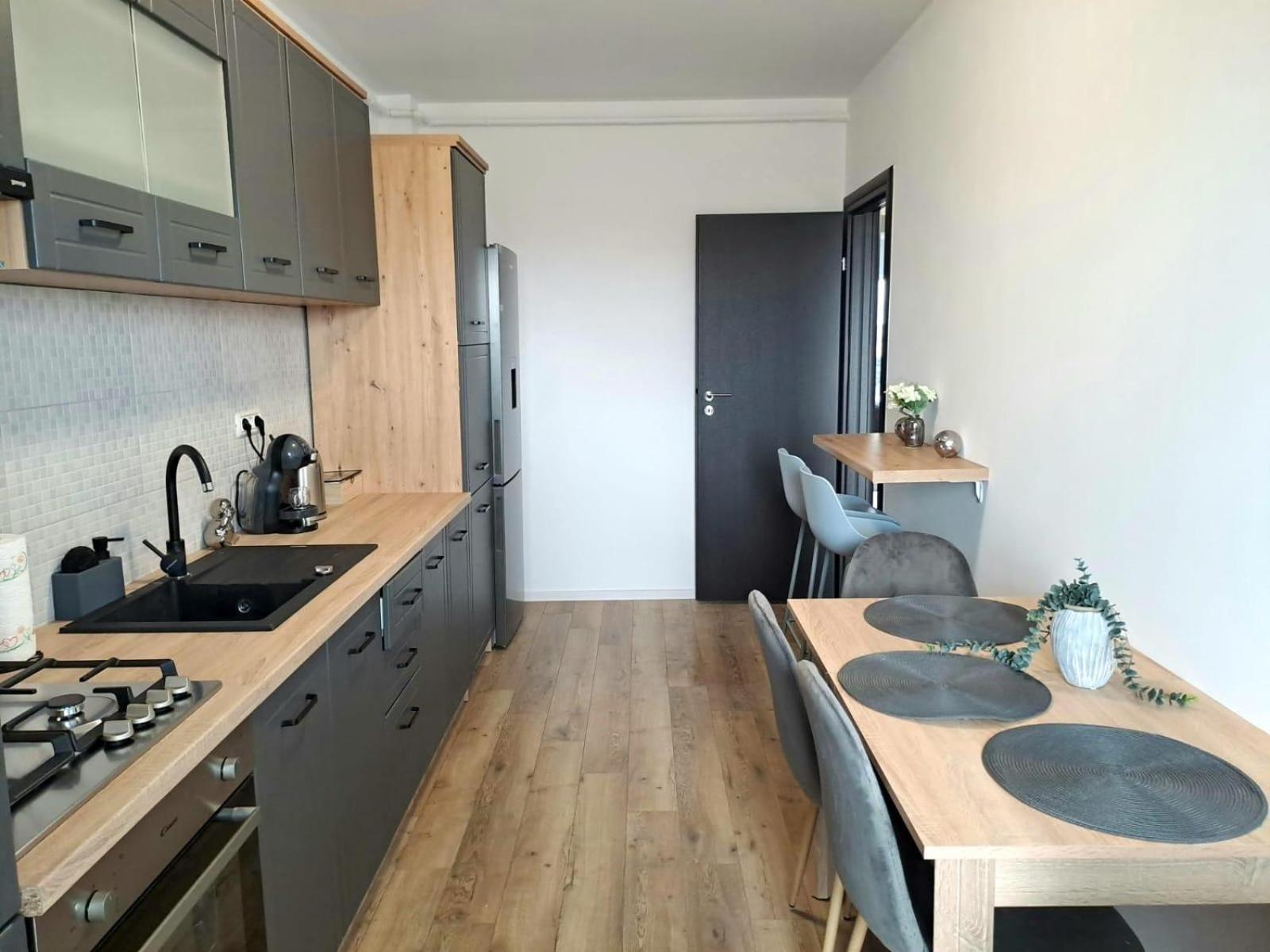 Mountain Breeze Luxury Apartment Ac & Parcare Privata Брашов Екстериор снимка