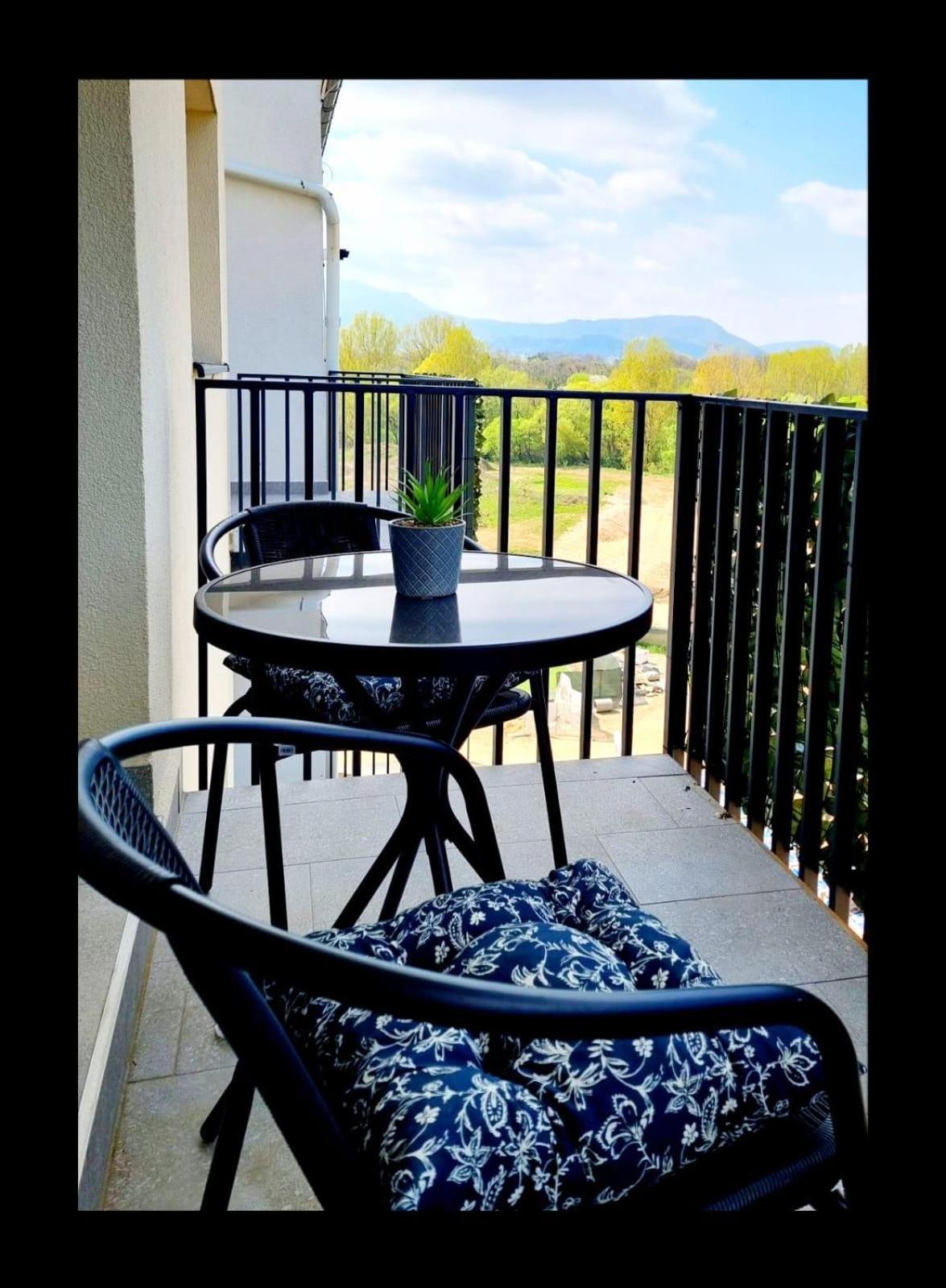 Mountain Breeze Luxury Apartment Ac & Parcare Privata Брашов Екстериор снимка